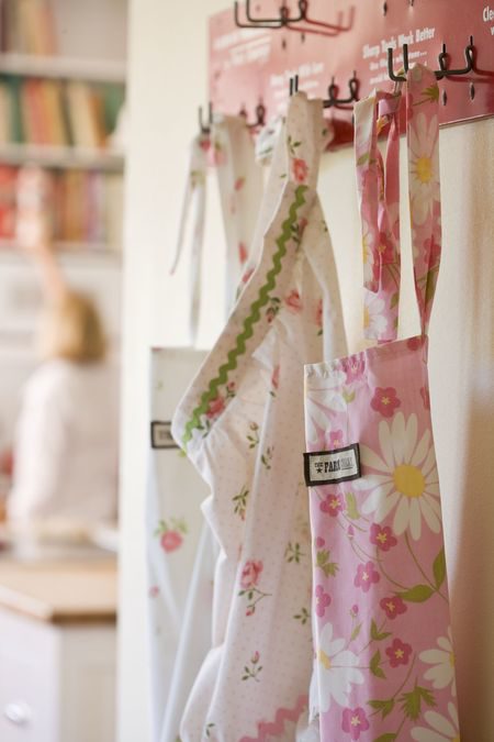 How to Make Aprons from Vintage Sheets