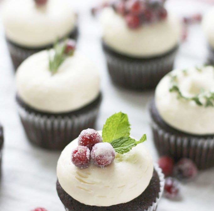 How to Make Merry Christmas Cupcakes