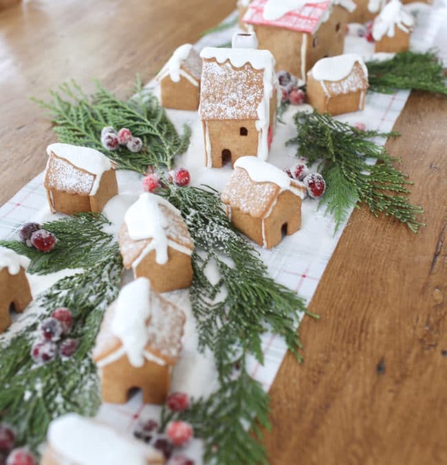 Gingerbread House Centerpiece Tablerunner