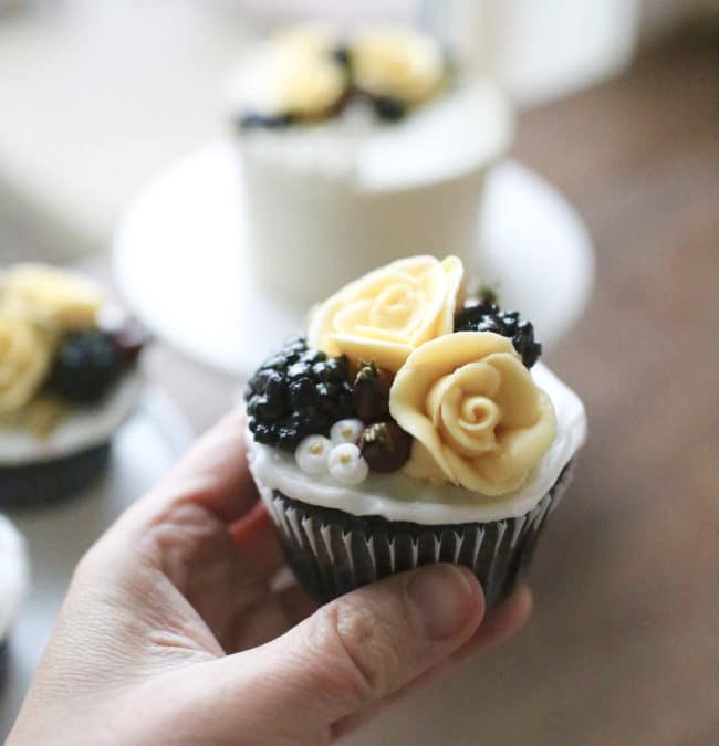How to Make Buttercream Berries and Rosehips